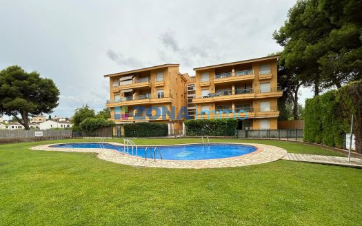 Apartamento con piscina comunitaria